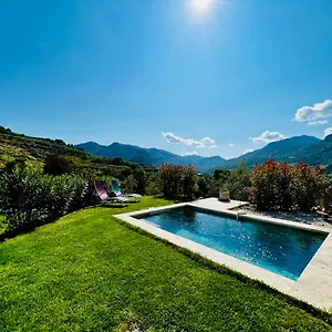https://domaine-des-roches-le-grand-sabouillon.hotels-rhonealpes.com